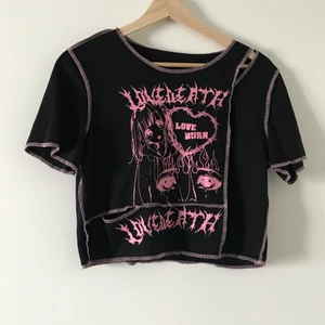 Topp - En topp med anime tema, helt oanvänd💞