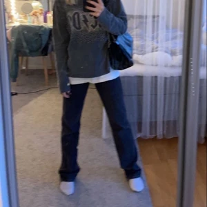 Zara jeans - Jättesnygga svarta midrise zara jeans som går till vilken outfit som helst🤍💫