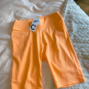 Cykelbyxor - Cykelbyxor från bikbok. Aldrig använda 