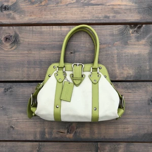 Väska - Fiiin väska med band som går att ta av och på. Skriv för fler bilder eller vid frågor :) Kan mötas upp i Göteborg. 