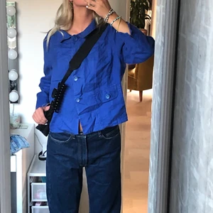 Blå skjort-blus - Kornblå skjort-blus. Skriv för fler bilder eller vid frågor :) 