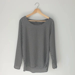 Skön blus från Esmara - En tunn skön blus med långa ärmar från Esmara. Bra skick.  