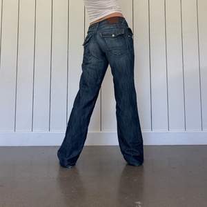 Lågmidjade jeans med coola fickor från h&m❤️ strlk w31 l32