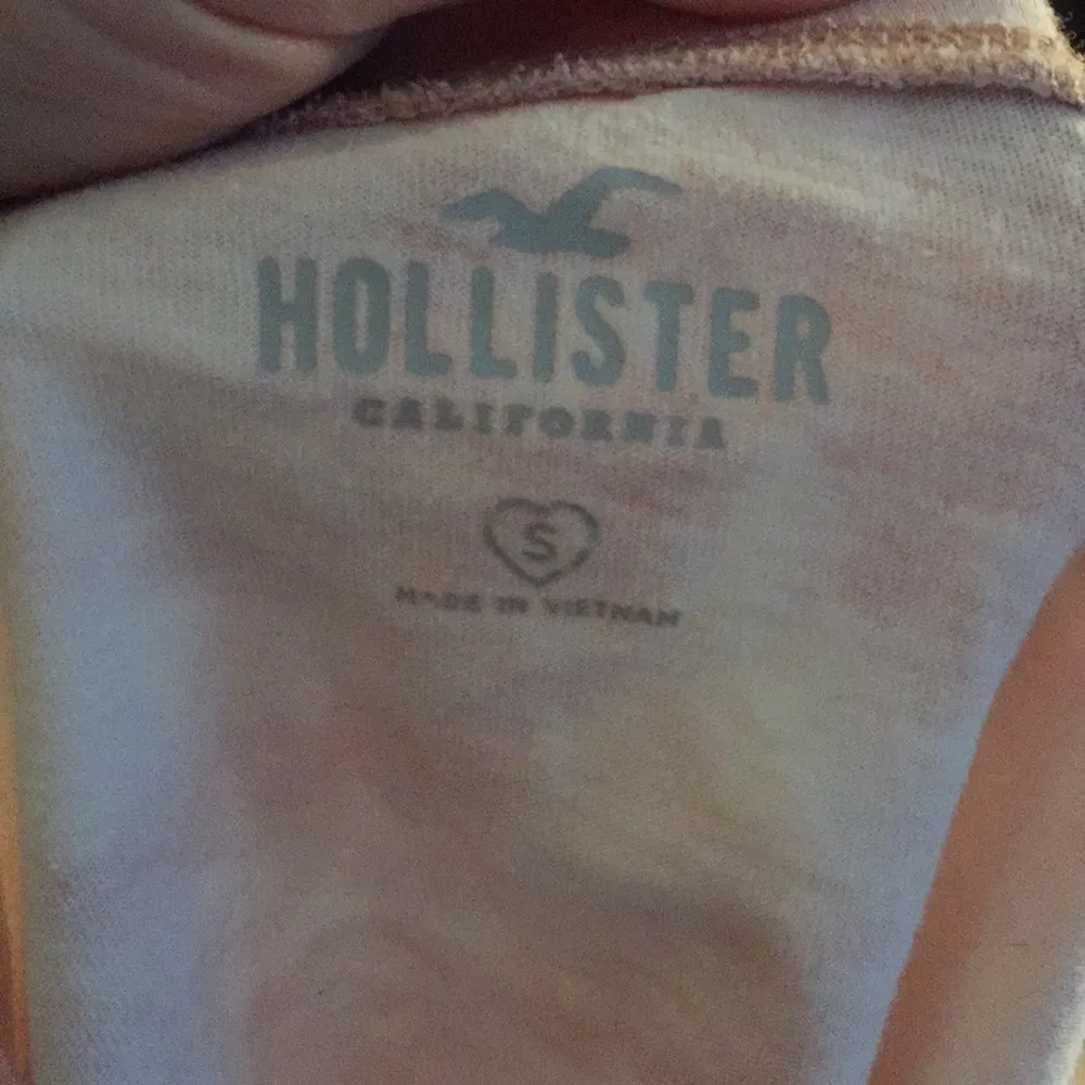 T-shirt från hollister, inga defekter. T-shirts.