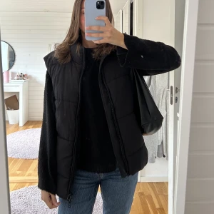 Svart väst - 249 kr + frakt 🫶🏻