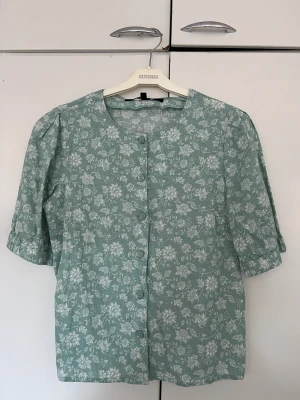 Blus  - Blus från kappahl storlek 36