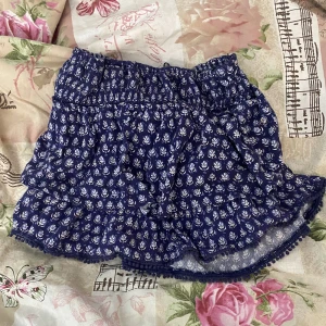 Fin kjol - Söt kjol, sol inte kommer till användning längre. Den passar perfekt till sommarn 💞🌺