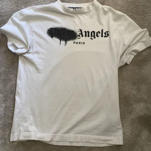 Palms Angels T-Shirt - Säljer denna Palm angels t-shirt i storlek XS men sitter som S/M.  Nypris: 2300 kr Pris: 1000 kr
