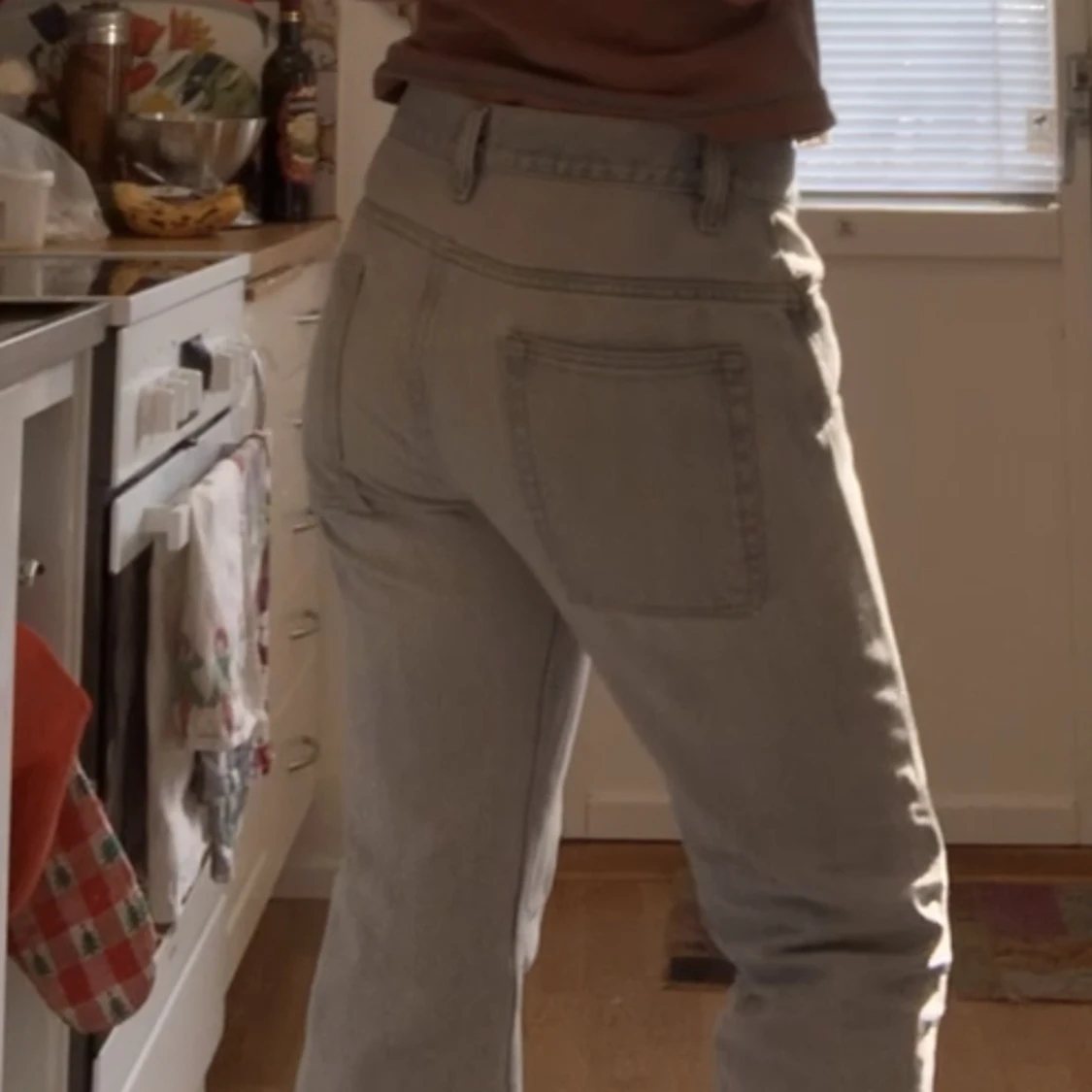 Ljusa lågmidjade jeans - 91