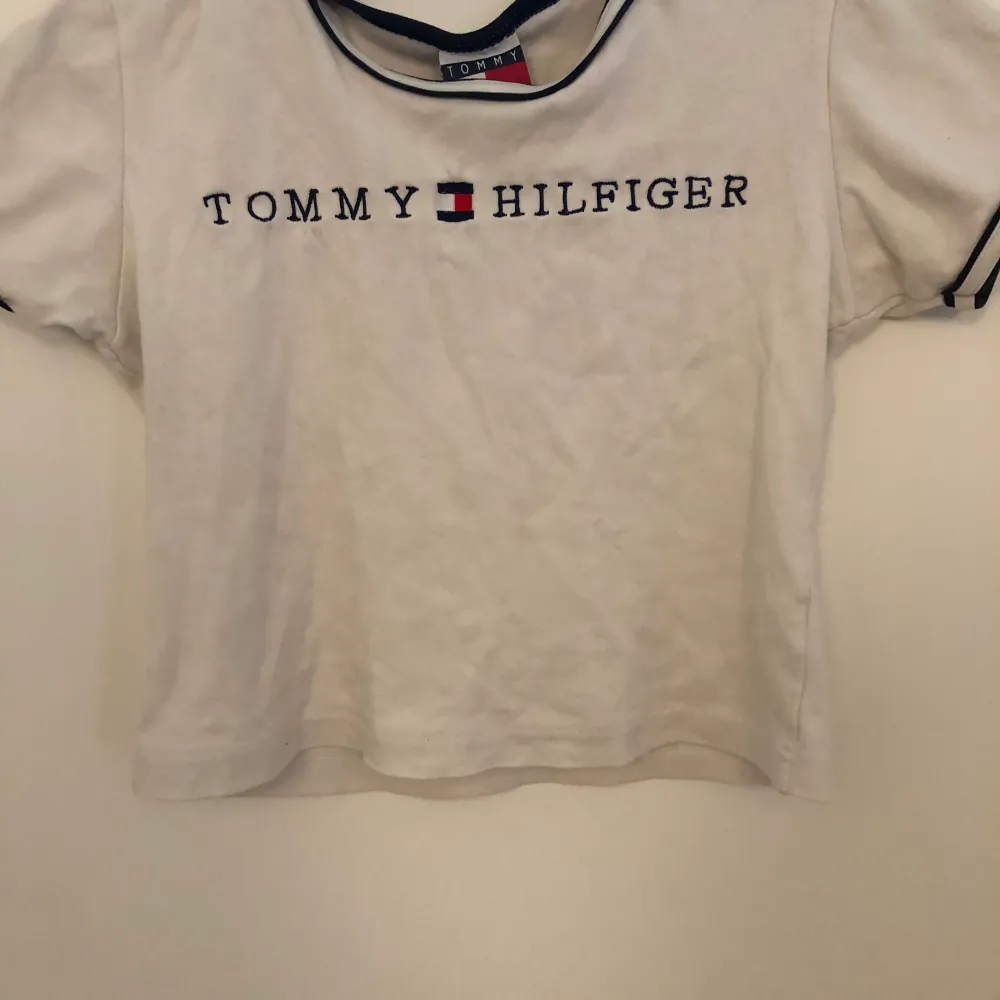  Jätte Tommy Hilfiger t-Tommy Hilfiger t-shirt som tyvärr inte kommer till användning😍. T-shirts.