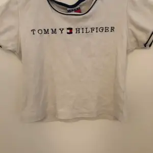  Jätte Tommy Hilfiger t-Tommy Hilfiger t-shirt som tyvärr inte kommer till användning😍