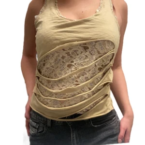 Linne med spets - Linne med spets och cut outs