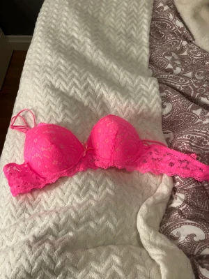 Bh  - Stl 75c aldrig använda 100kr st