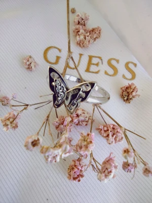 Guess Fly Away, Swarovski kristal, ring st.56 - Guess Fly Away, ring st. 56 Swarovski original kristal Stål 
