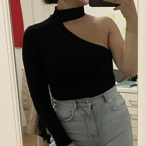 One shoulder tröja - One shoulder tröja från Gina tricot, stl S✨