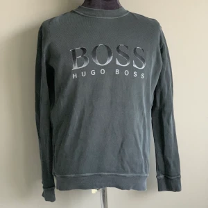 Hugo Boss tröja - Hugo Boss tjocktröja. Använd, men i bra skick