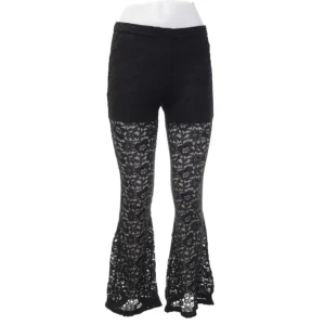 Spets byxor  - Midjemått: 68cm (väldigt stretchiga), nästintill ny skick. Först till kvarn. Perfekta till sommaren 