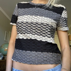 Tröja - Så snygg topp med missoni inspirerat mönster❤️köp ej frakt via appen!!💞