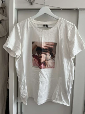 Tshirt med tryck - Snygg tröja från cassels i storlek large men den passar s/m. 