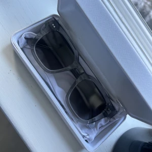 Chimi solglasögon  - säljer mina skit snygga chimis! Köpte dom för ett år sedan men nästan aldrig använda så dom är i nyskick. 