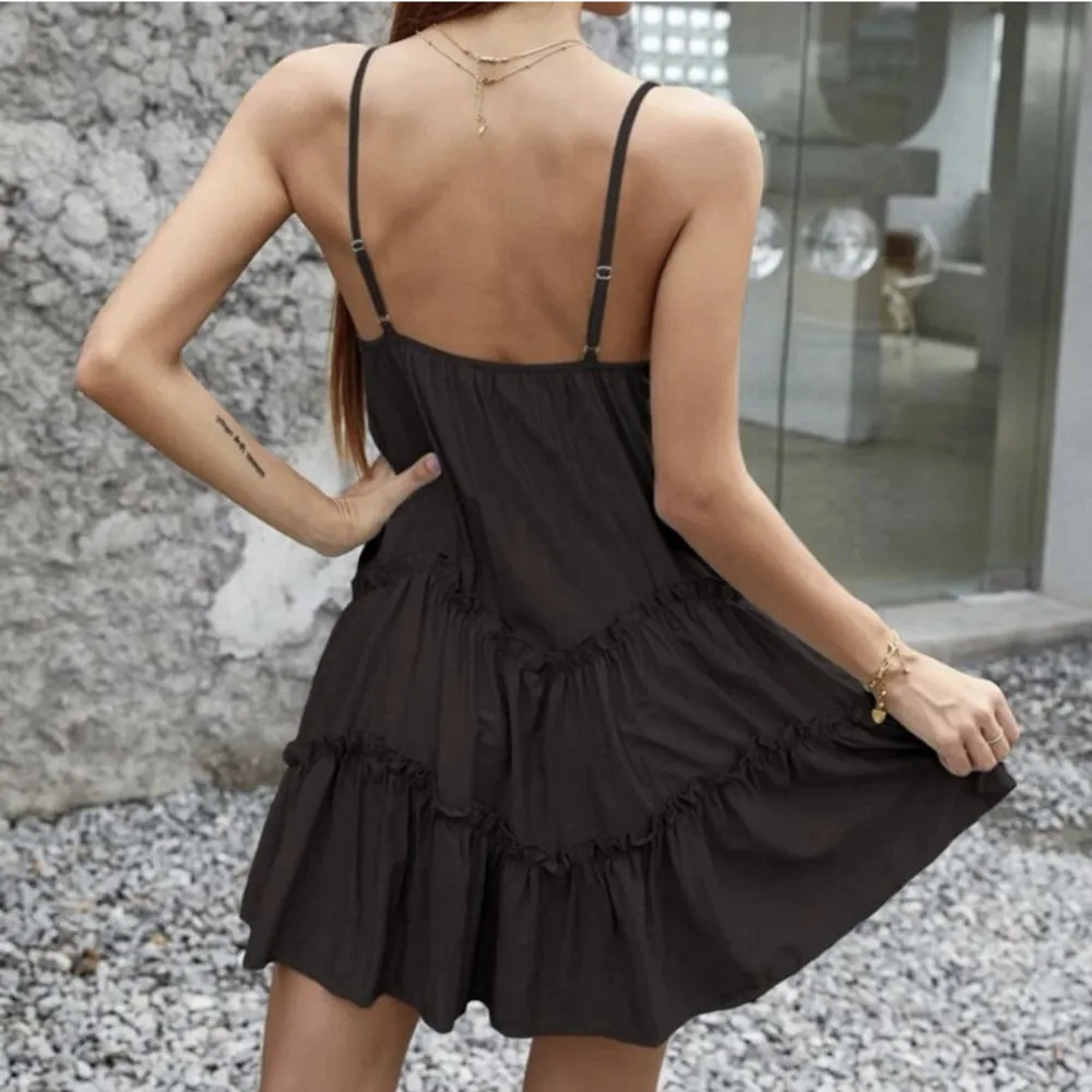 så fin svart klänning, perfekt till sommaren!! hör av er vid frågor!. Klänningar.
