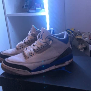 Air Jordan 3 retro racer blue  - Hej! Säljer mina Jordan 3 de är i bra skick och är väldigt sköna.  Tar även byten.  Kan mötas upp i Stockholm!