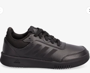 Adidas - Helt ny. Oanvänd. Storlek: 34  