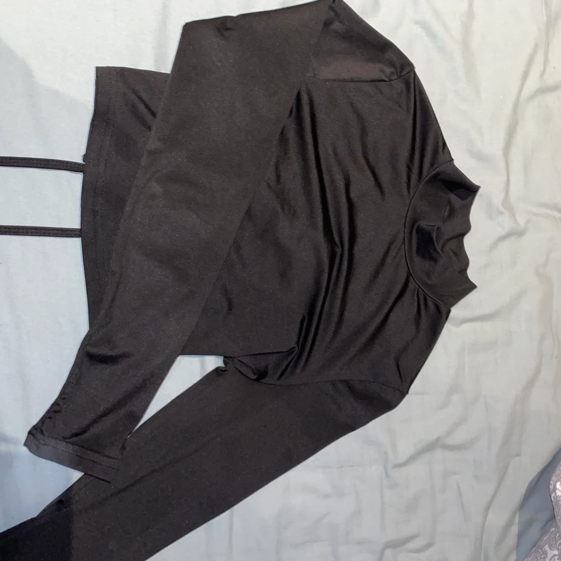 Långarmad tröja med öppen rygg