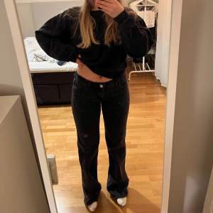 Low waist jeans ifrån hm som vart slutsålda. Storlek 38 men passar 36 oxå💗