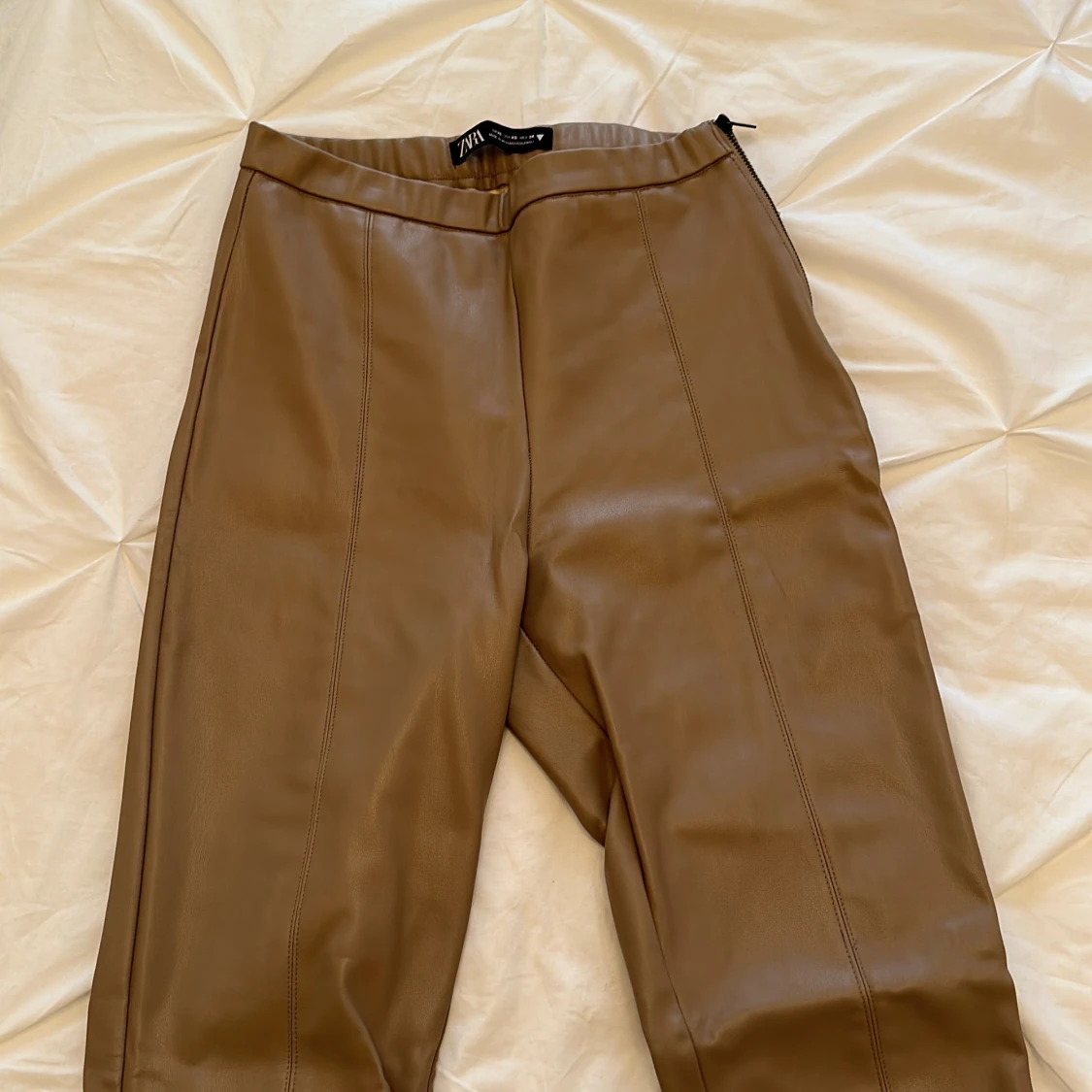 Beige caramel leather  - 90