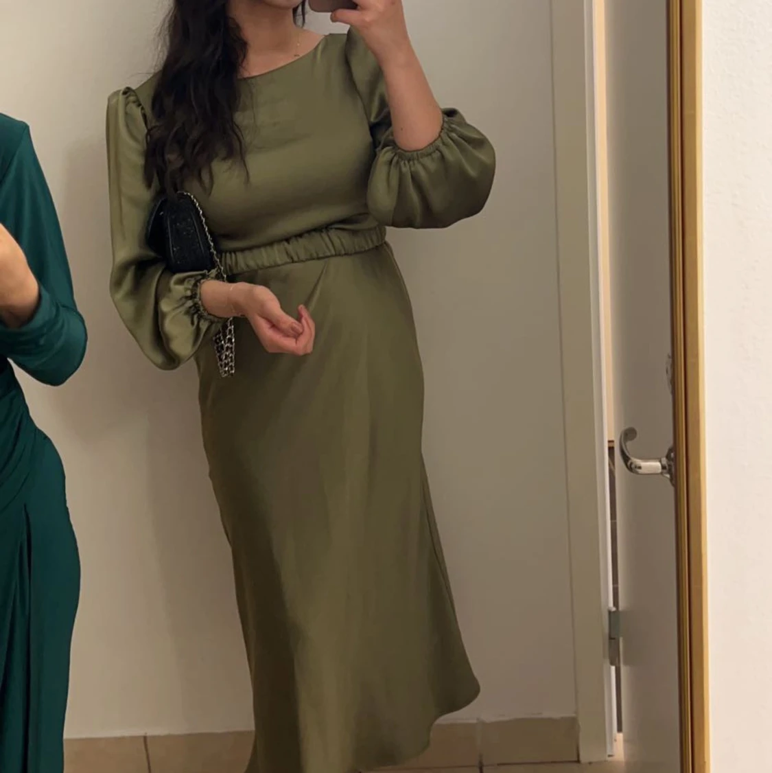 Olivgrön klänning