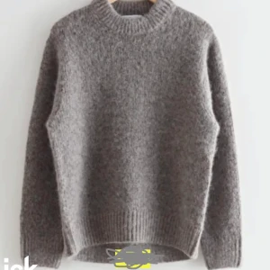Stickad tröja från other stories  - En slutsåld fin grå stickad tröja från other stories. Knappt använd, som i nyskick. Ordinarie pris 999. (Första bilden är lånad, ärva är ”såld” märket överstruket)