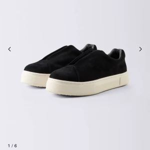 Eytys  - Jag har nu valt att lägga upp mina fina Eytys i modell doja, då de längre inte kommer till användning. Skorna är använda en gång, testade Max två gånger och köpta i April. 1500 vid en snabb affär. Skorna är för tillfället slutsålda på hemsidan!! 