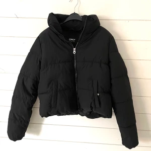 Puffer jacket - Superfin jacka som inte kommer till användning, storlek S, som ny! Märke Only