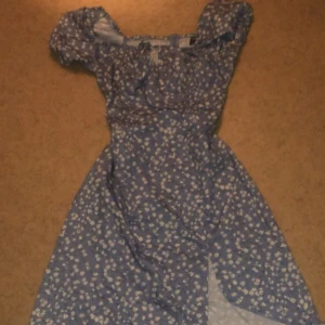 Söt kläning  - Oanvänd 