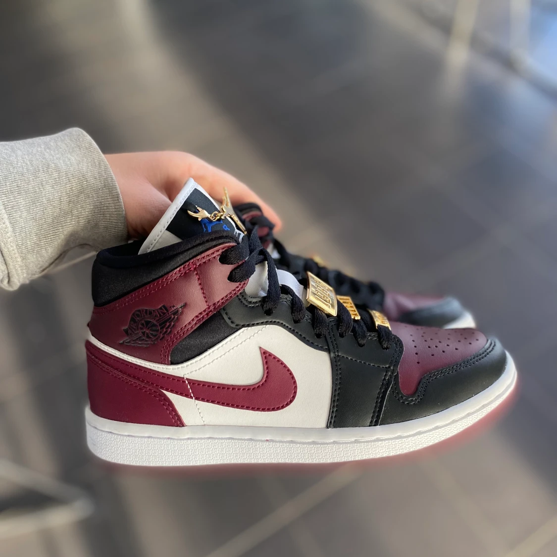Nike Jordan 1 Mid beetroot
