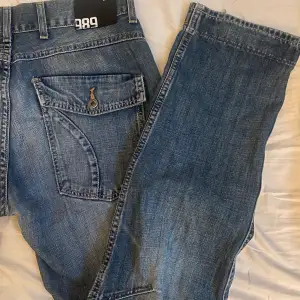 Raka Grant jeans storlek W:34 L:32. Fööör långa på mig som är 165😊