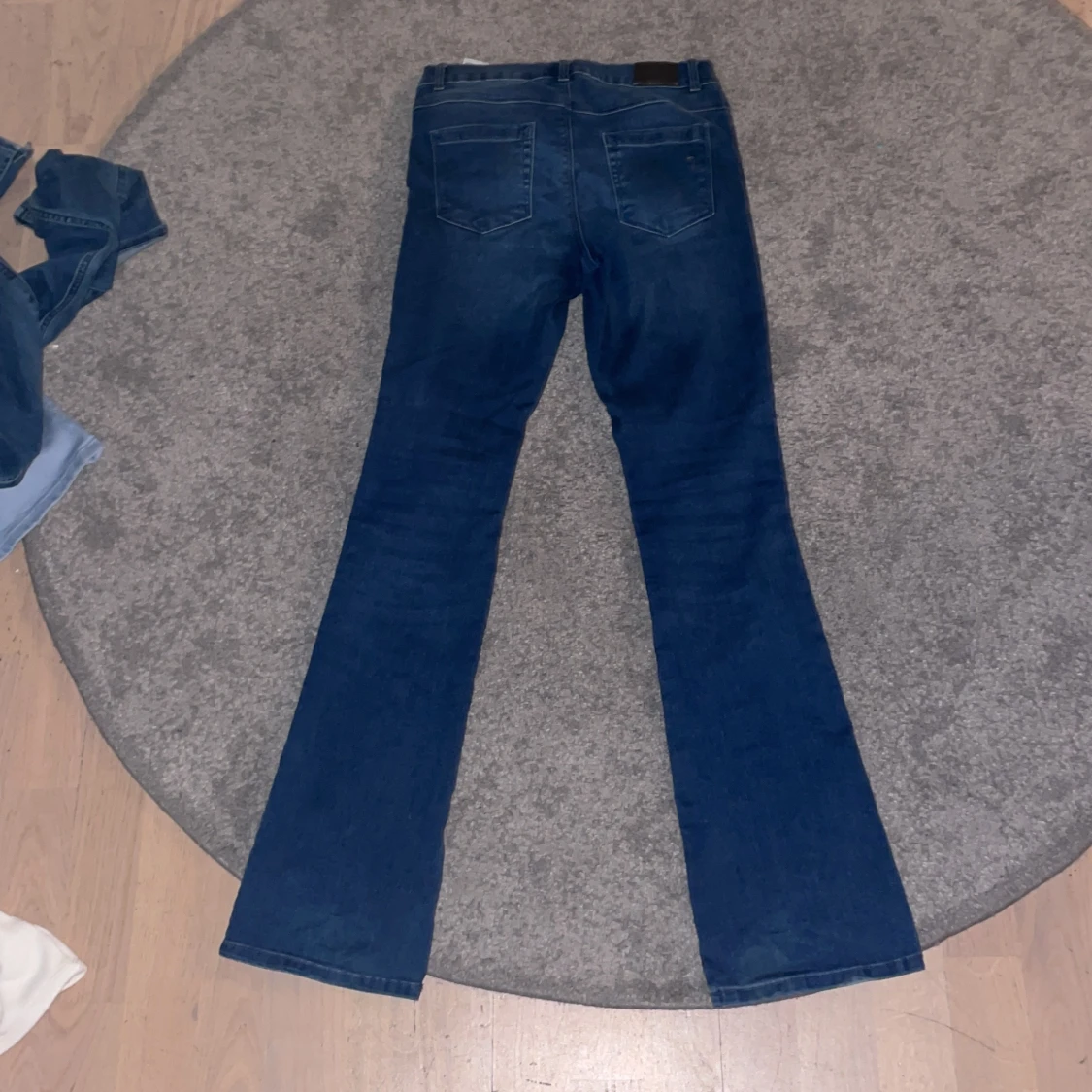 Fina mörkblå jeans  - 90