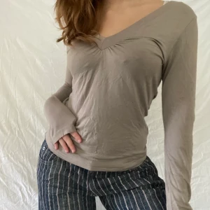 Snygg vintage tröja - Brun/lila/grå tröja! Storlek s-m