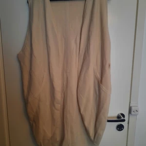 H&M - H&M kofta i fin skick. Frakt ingår ej. 