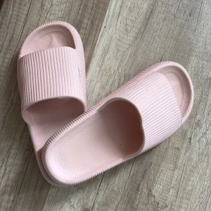 Tofflor - Tofflor eller badtofflor super mjuka och sköna!