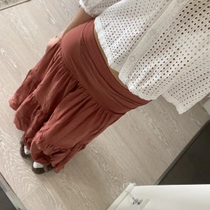 Långkjol  - Sååå fin långkjol från bikbok som aldrig är använd