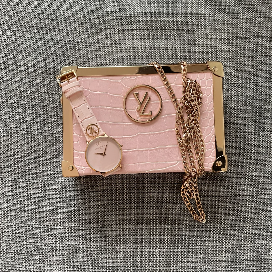 Handväska med matchande klocka