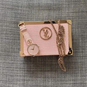 Handväska med matchande klocka - Knappt använd Handväska och klocka