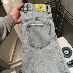 Polar skate co 93 - Ljusblåa polar 93or i storlek 32 x 32.  Skriv om ni undrar något. Kan samfrakta också.