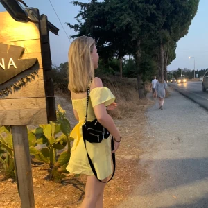 klänning  - Super söt klänning ifrån zara!! Storlek Xs , knappt använd 🌻💛