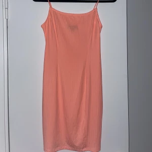 Klänning  - Oanvänd Klänning från primark i storlek 38. 