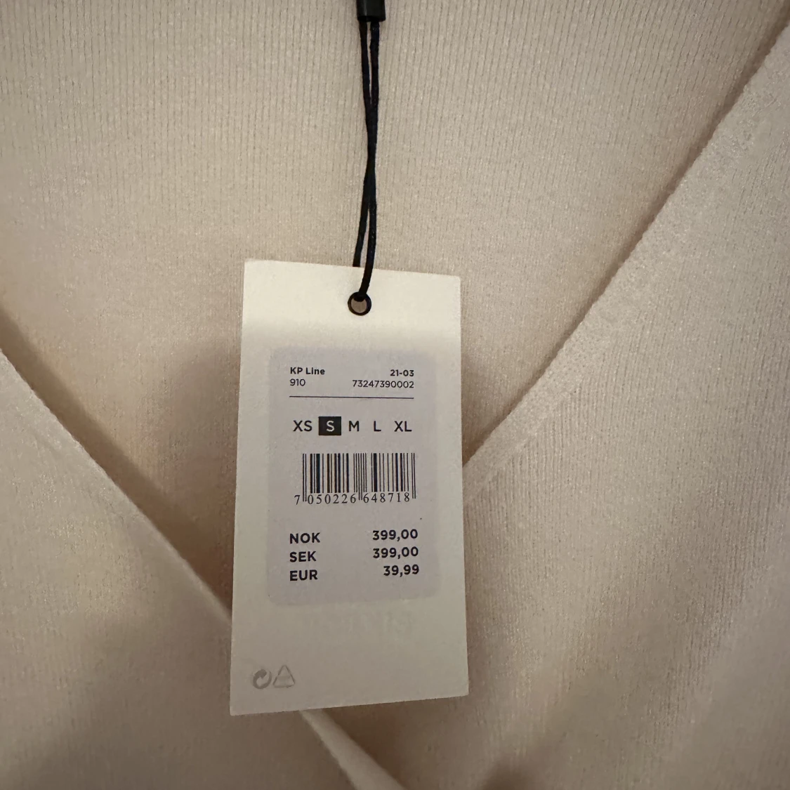 Helt Ny stickad tröja Bik Bok. Nypris 399:- - 91