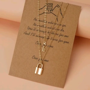 Nyckel och Lås halsband - 2 Halsband en nyckel och ett kås perfekt för psr eller bästakompisar, 40-47cm kan även tänka mig sälja en av dem separat för halva priset, kan även frakta med fri närke för 13-15 kr tror jag men då är det inte spårbart, pris kan kanske diskuteras