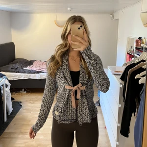 Odd Molly kofta - Nyskick! Förliten för mig i axlarna, stl 1 = XS